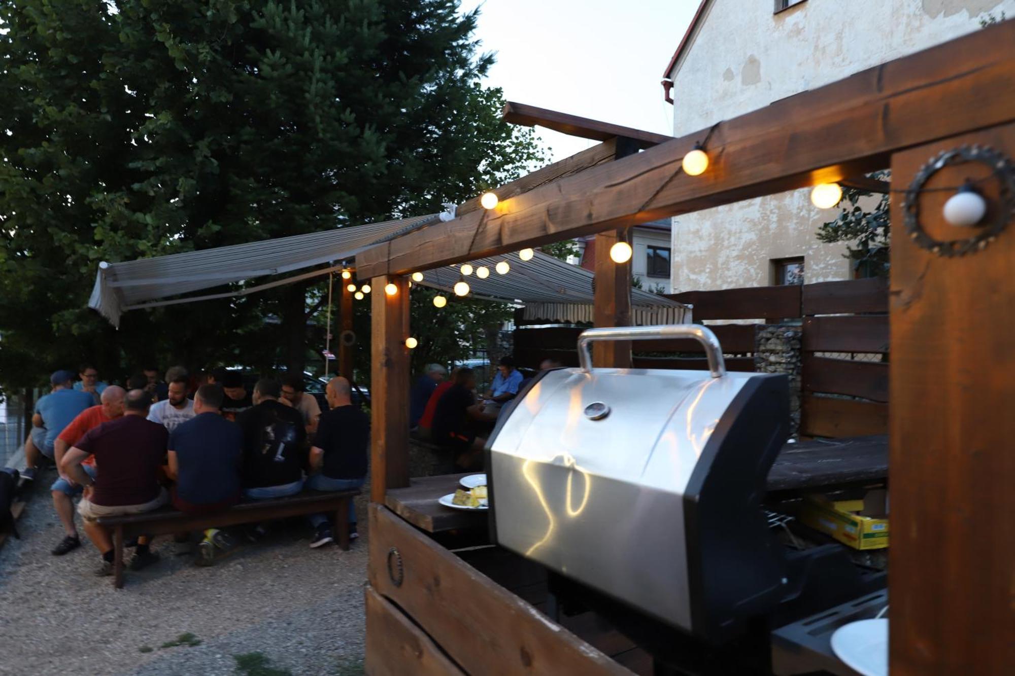 Bike Bistro A Penzion U Vsech Andelu نوف مستو بود سمركم المظهر الخارجي الصورة